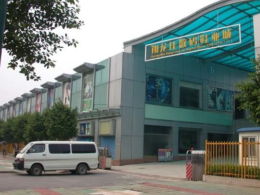 China A parede de cortina antiestática livre do painel do metal da textura do risco do cetim anunciou o projeto fornecedor