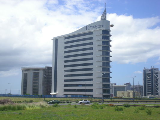 A parede de cortina antiestática livre do painel do metal da textura do risco do cetim anunciou o projeto fornecedor