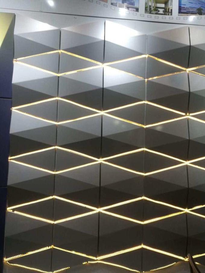 material composto de alumínio do revestimento da parede do painel do projeto 3D com a decoração da iluminação do diodo emissor de luz